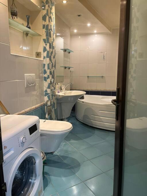 Apartament Theta- Langa Centru, Cada Hidromasaj 수체아바 외부 사진
